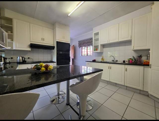 6 BEDROOM HOUSE FOR SALE IN BRACKENHURST